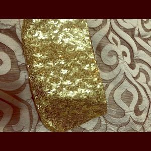 Small strapless clutch